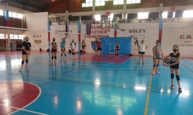 Vóley entrena en el Estadio Ángel Fenner