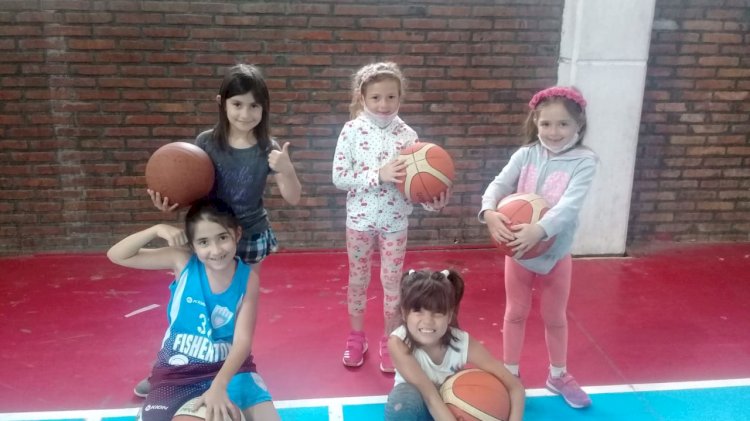 Sumate a la Escuelita Femenina de Básquet