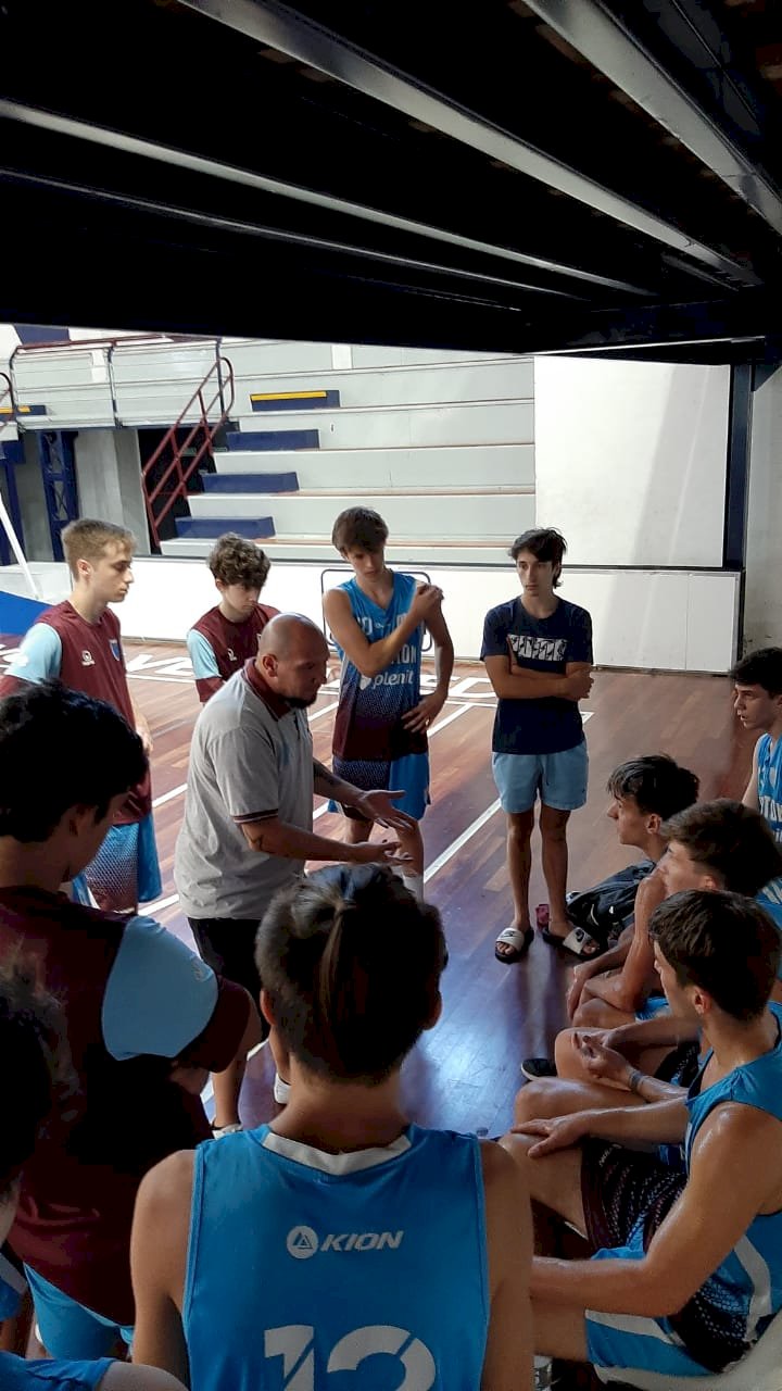 El Básquet formativo comenzó a disputar amistosos