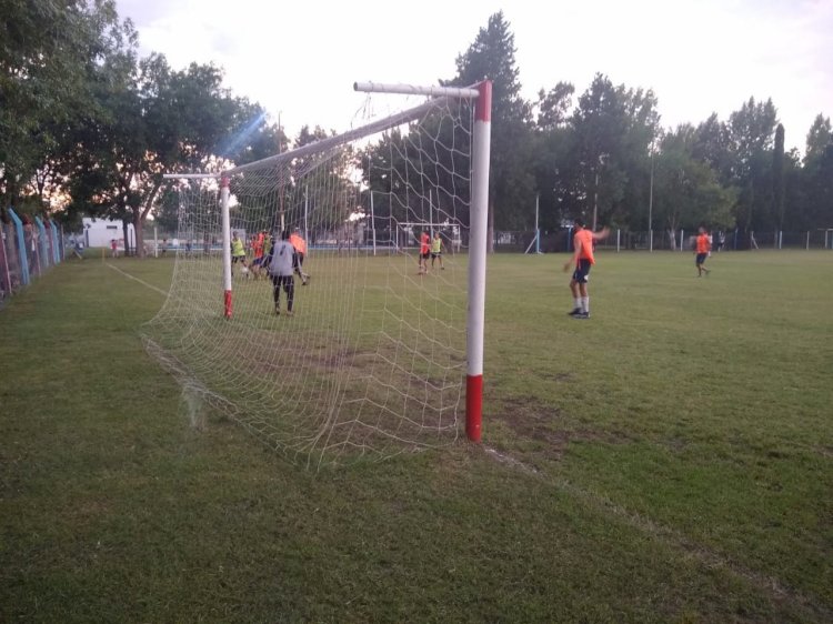 Fútbol: la Primera División continúa con la pretemporada