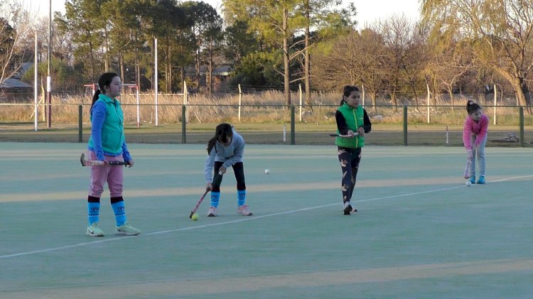 Sumate a la Escuelita Femenina de Hockey sobre Césped