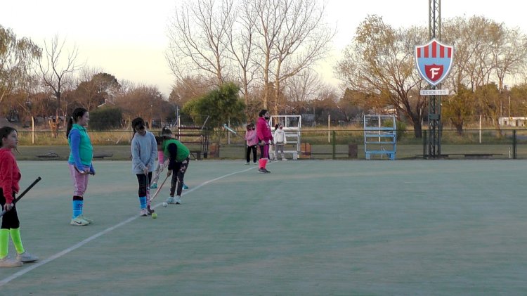 Sumate a la Escuelita Femenina de Hockey sobre Césped
