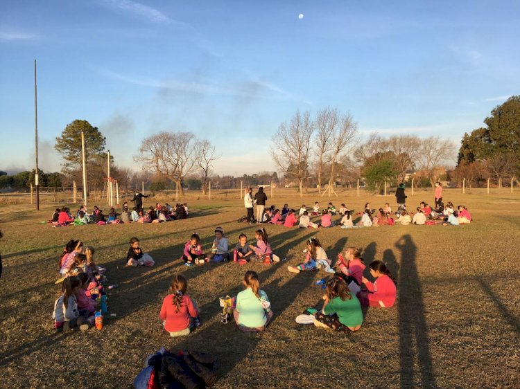 Escuelita de Hockey: actividades por el Día del Amigo