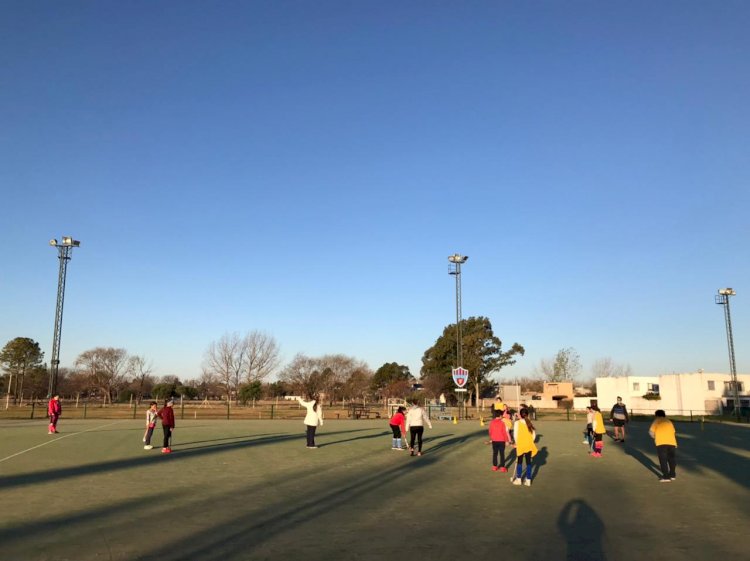 Escuelita de Hockey: actividades por el Día del Amigo