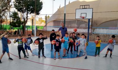 Siguen las prácticas del Mini Básquet