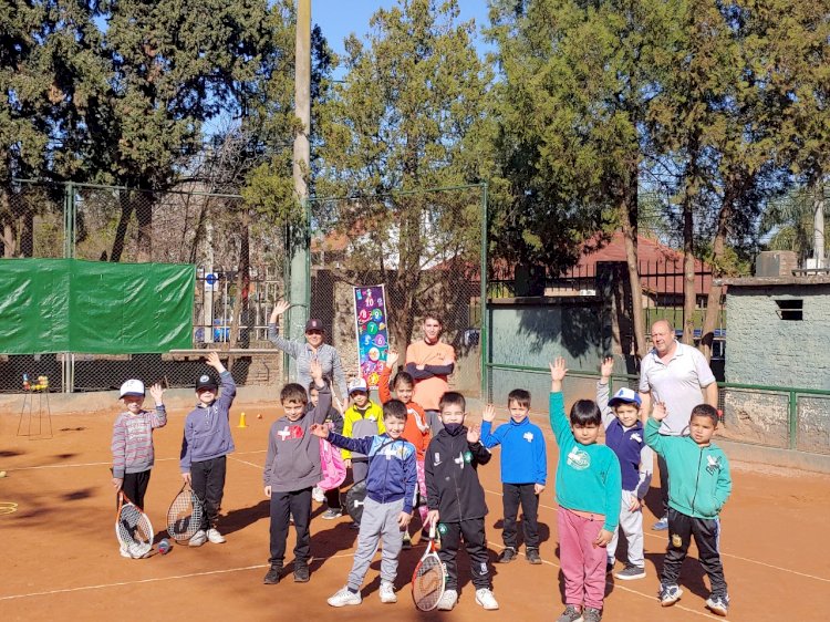 La Escuela de Tenis festejó el Día de la niñez