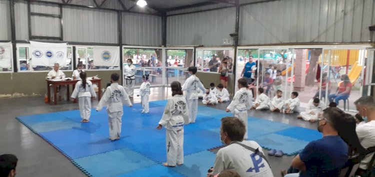 Taekwondo despidió el año con graduaciones
