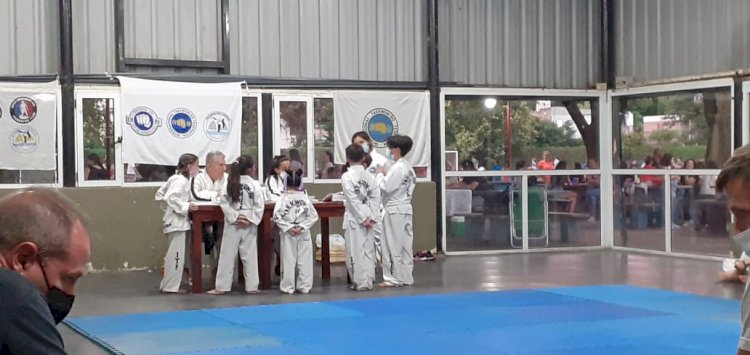 Taekwondo despidió el año con graduaciones