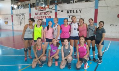 El Vóley comenzó la temporada con Ximena Antuña como Entrenadora