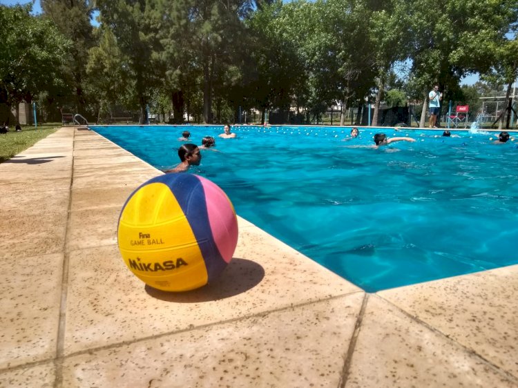 Waterpolo también entrena en el club