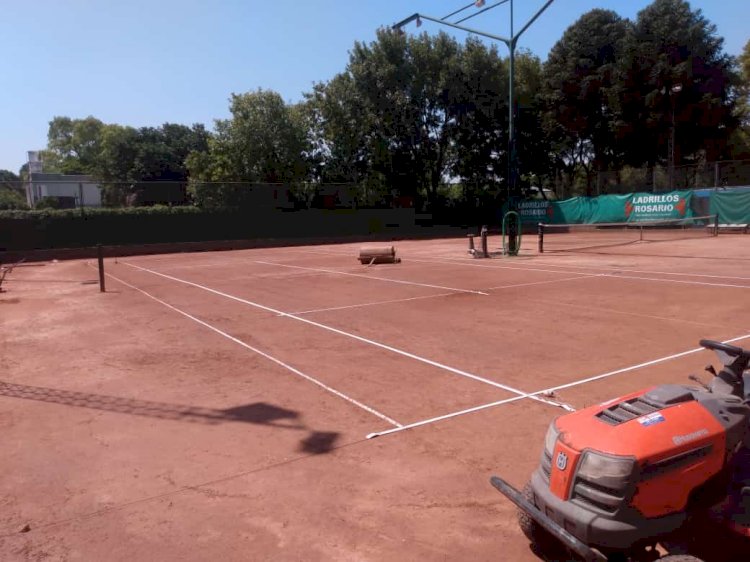 Puesta a punto de las canchas de Tenis 