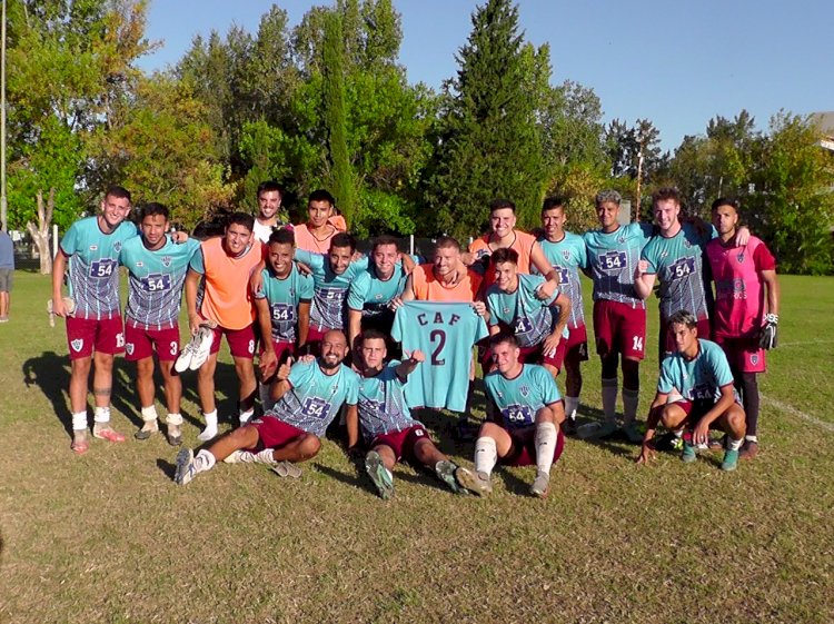 Fútbol: triunfazo de la Primera División