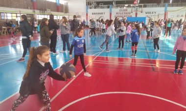 Encuentro de Mini-vóley en la Sede