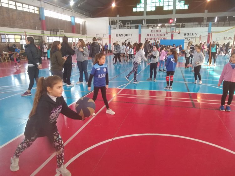 Encuentro de Mini-vóley en la Sede